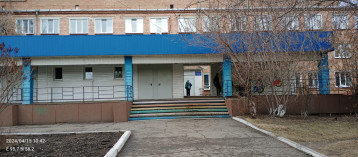 Вход поликлиники.